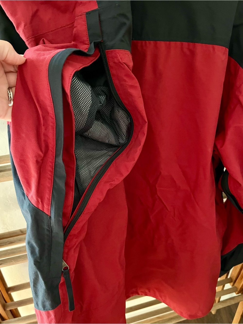 Mountain Hardwear Men’s Red and Black Waterproof Hooded Snow Jacket - Picture 11 of 13